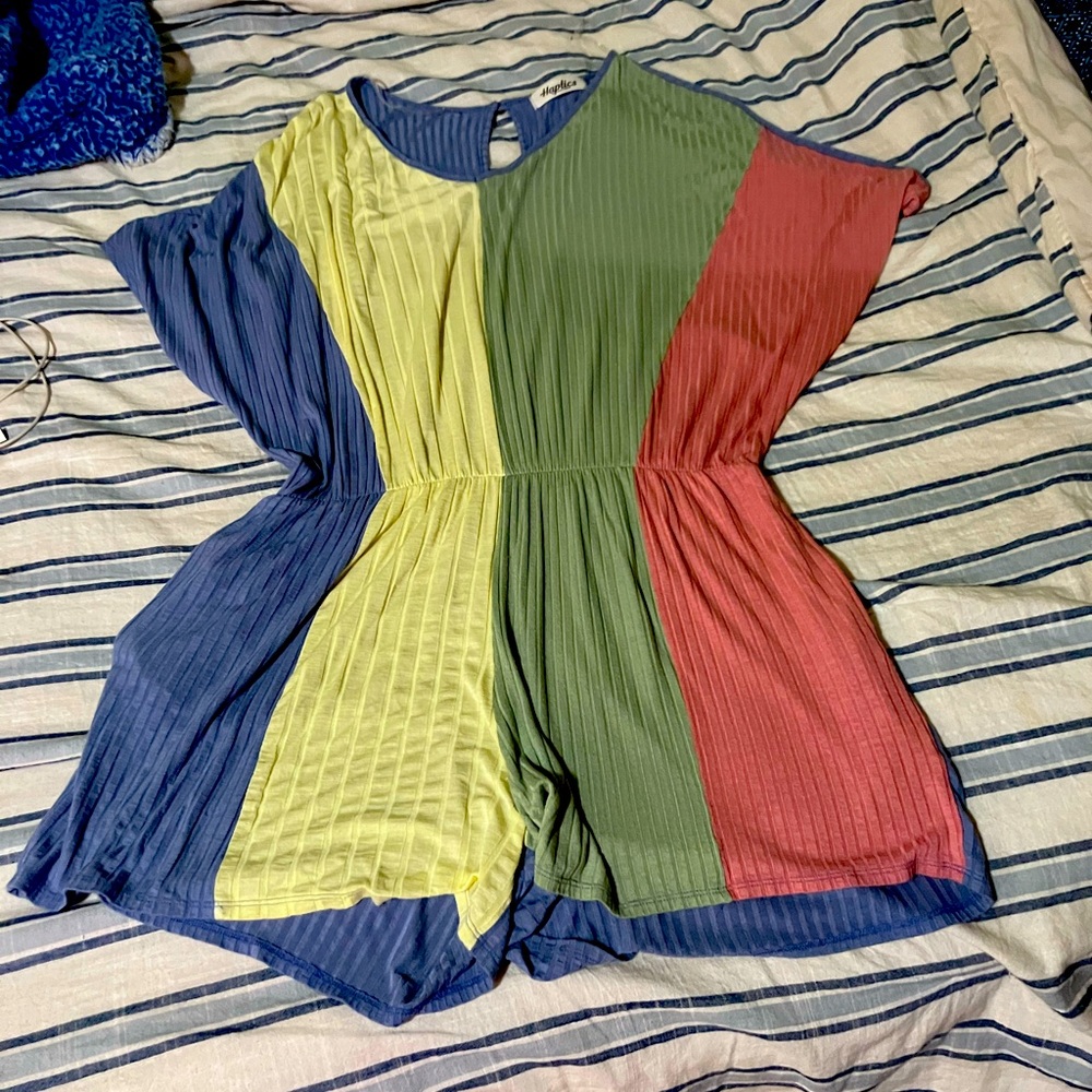 Haptics size large romper with pockets